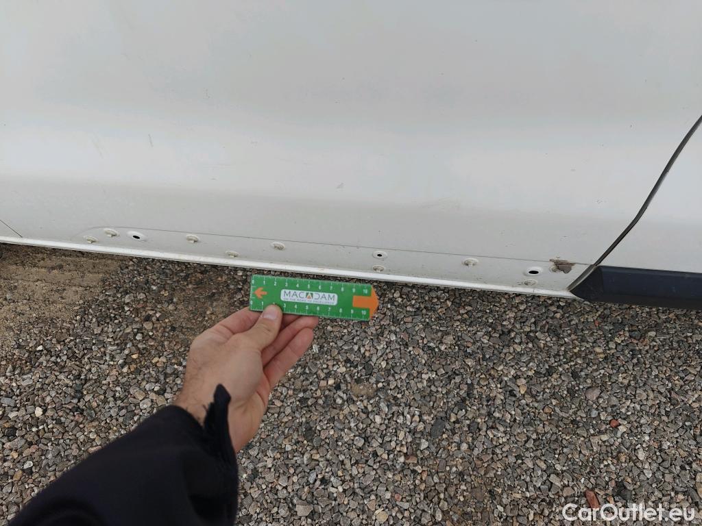  Opel  Vivaro OPEL  / 2019 / 4P / furgón 1.5 Diésel 74kW(100CV)M Std Exp #37