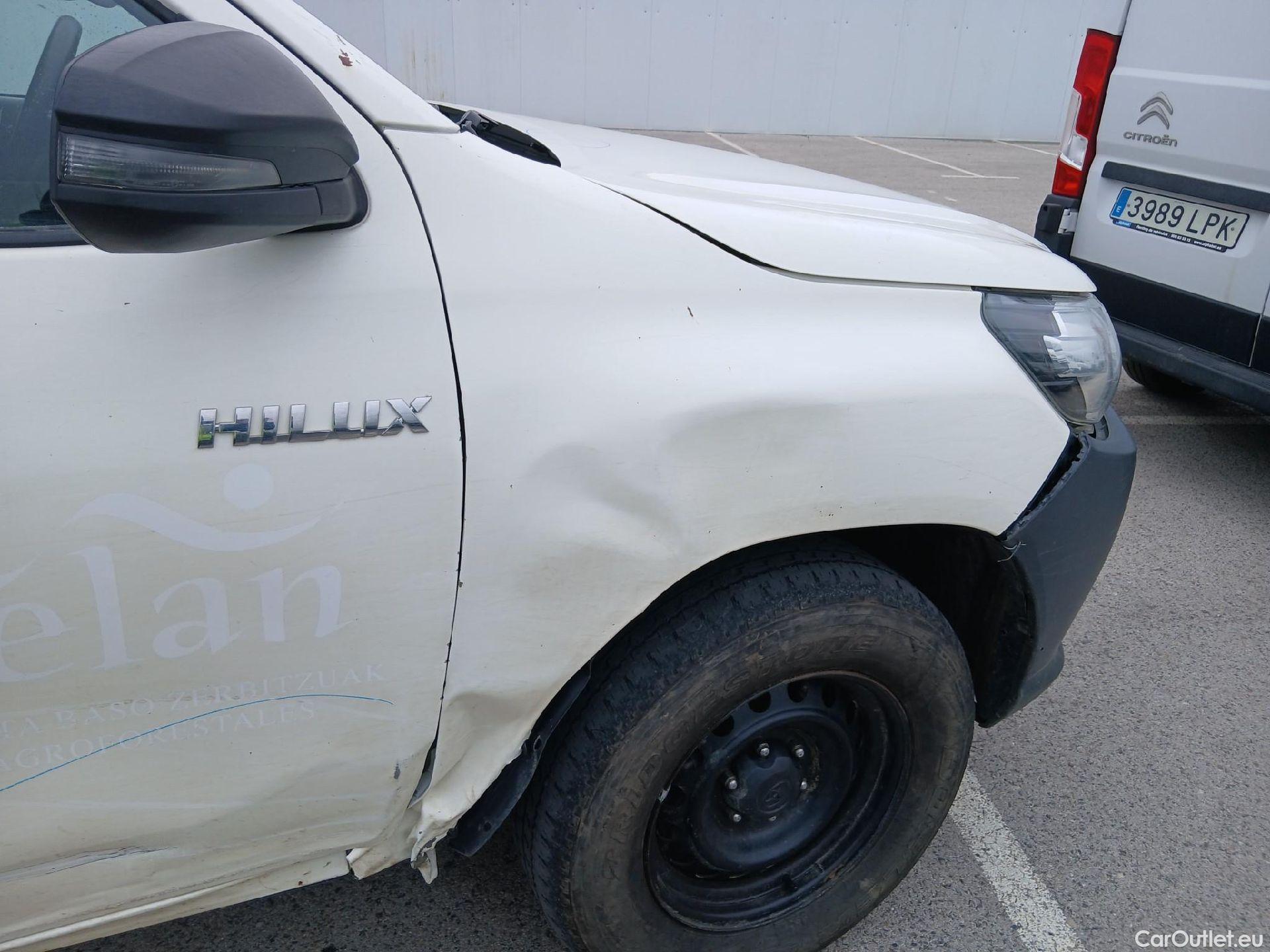  Toyota  Hilux TOYOTA  / 2016 / 4P / pickup 2.4 D-4D Cabina Doble GX #49