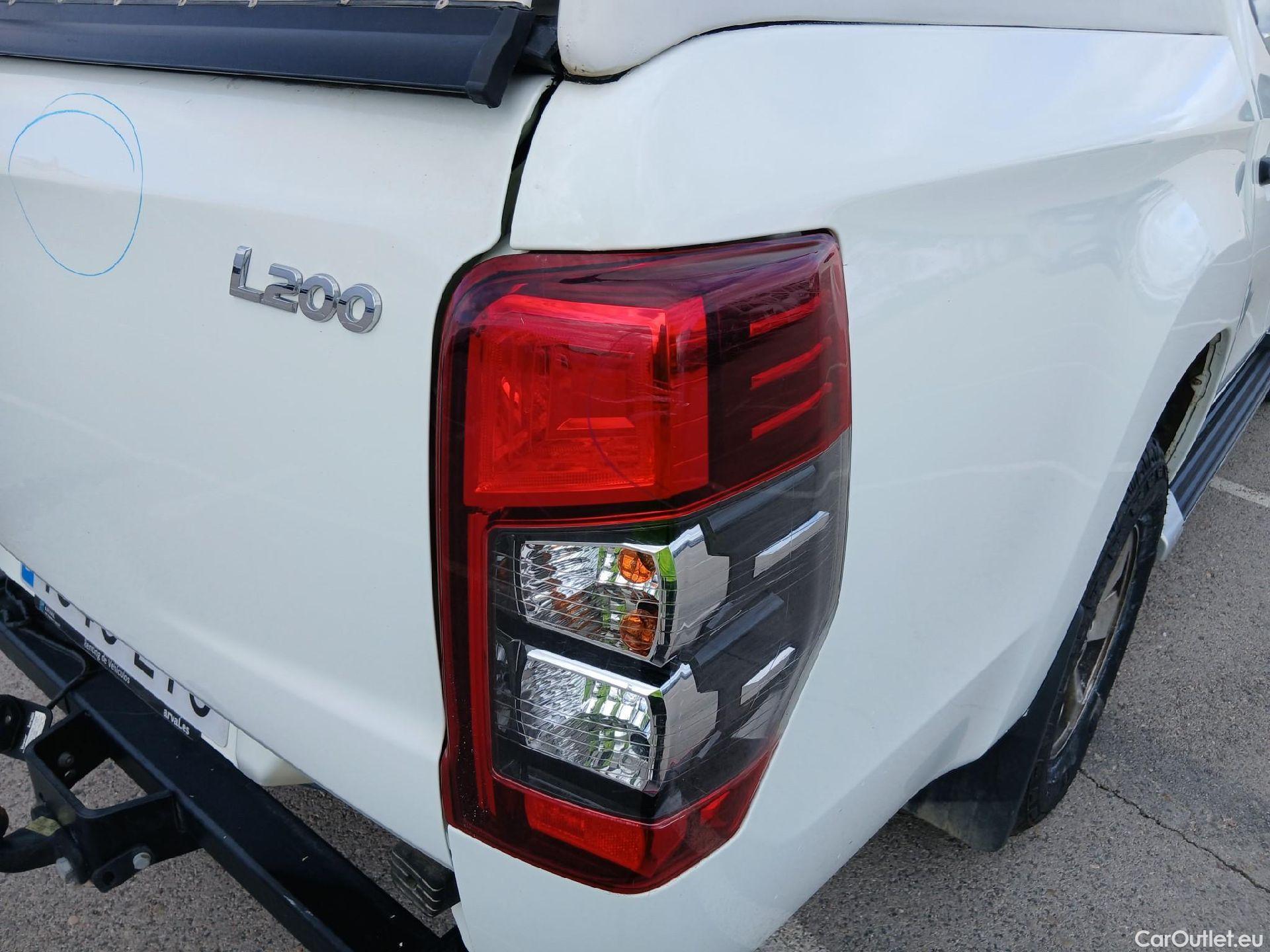  Mitsubishi  L200 MITSUBISHI  / 2019 / 4P / pickup doble cabina D/C 220 DI-D M-Pro #27