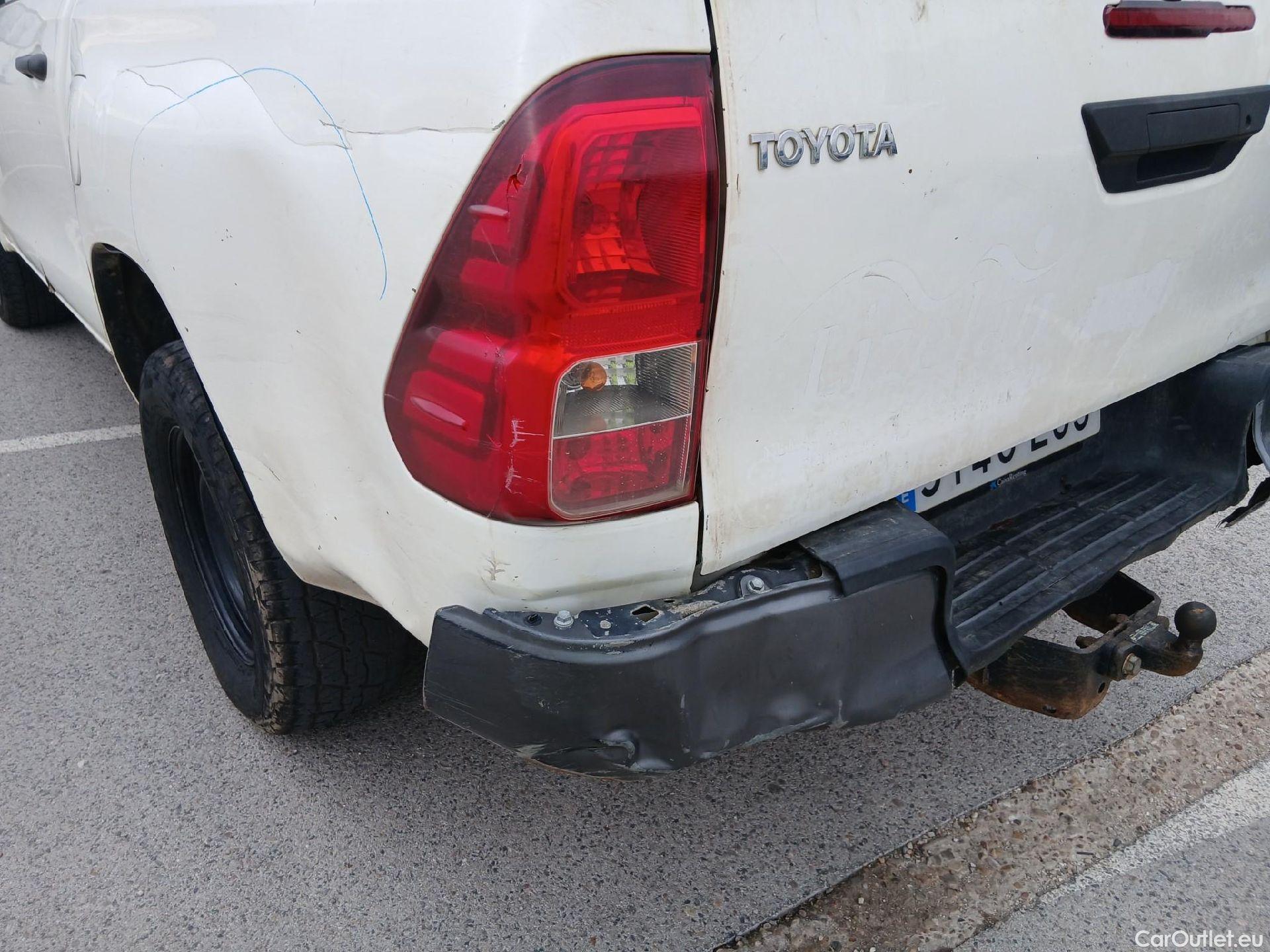  Toyota  Hilux TOYOTA  / 2016 / 4P / pickup 2.4 D-4D Cabina Doble GX #29