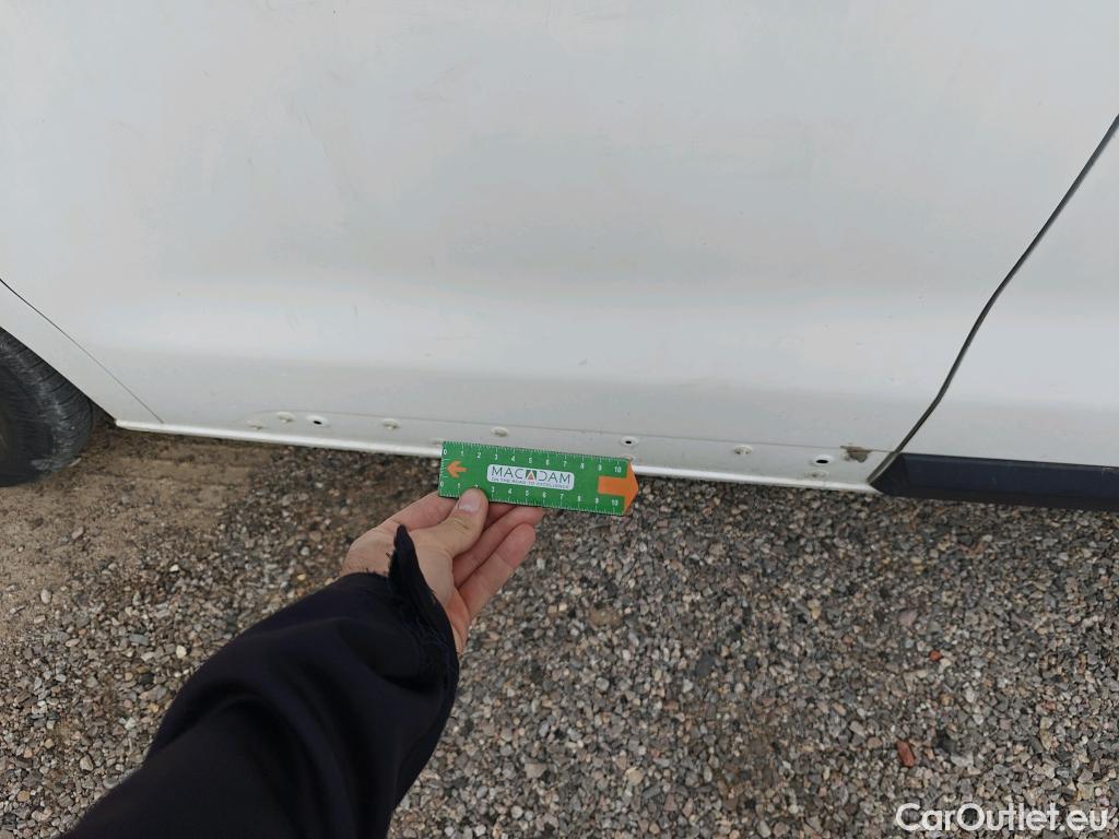  Opel  Vivaro OPEL  / 2019 / 4P / furgón 1.5 Diésel 74kW(100CV)M Std Exp #36