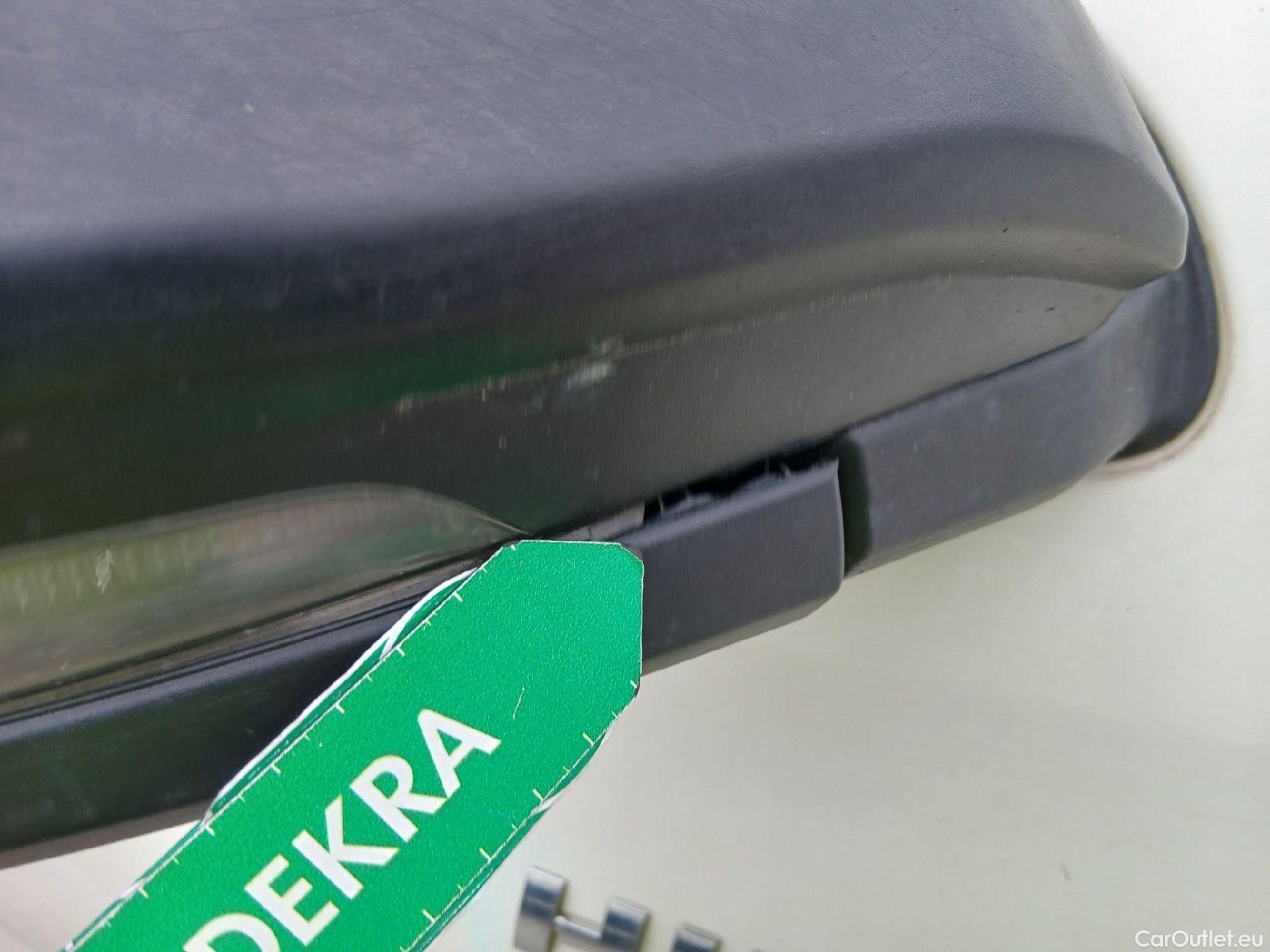  Toyota  Hilux TOYOTA  / 2016 / 4P / pickup 2.4 D-4D Cabina Doble GX #47