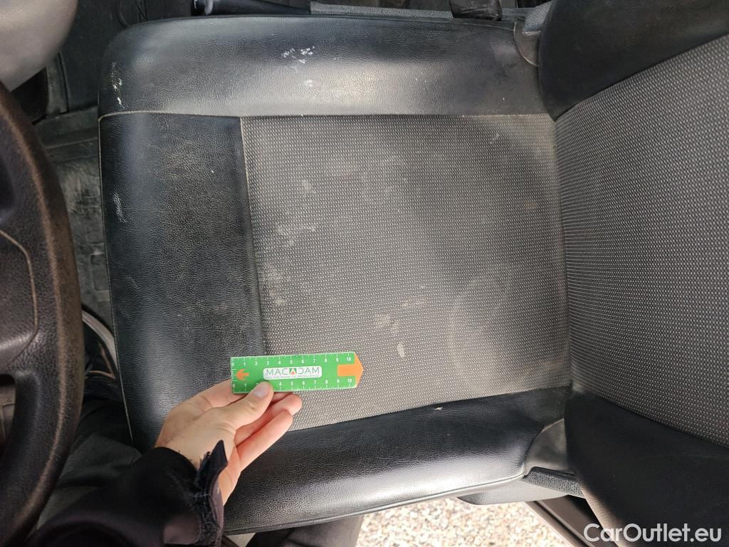  Opel  Vivaro OPEL  / 2019 / 4P / furgón 1.5 Diésel 74kW(100CV)M Std Exp #46