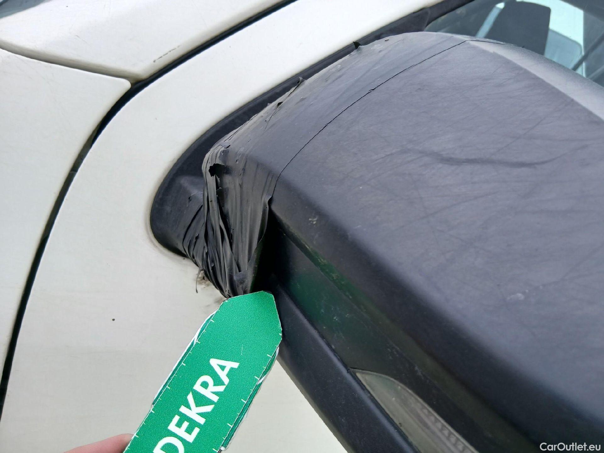  Toyota  Hilux TOYOTA  / 2016 / 4P / pickup 2.4 D-4D Cabina Doble GX #21