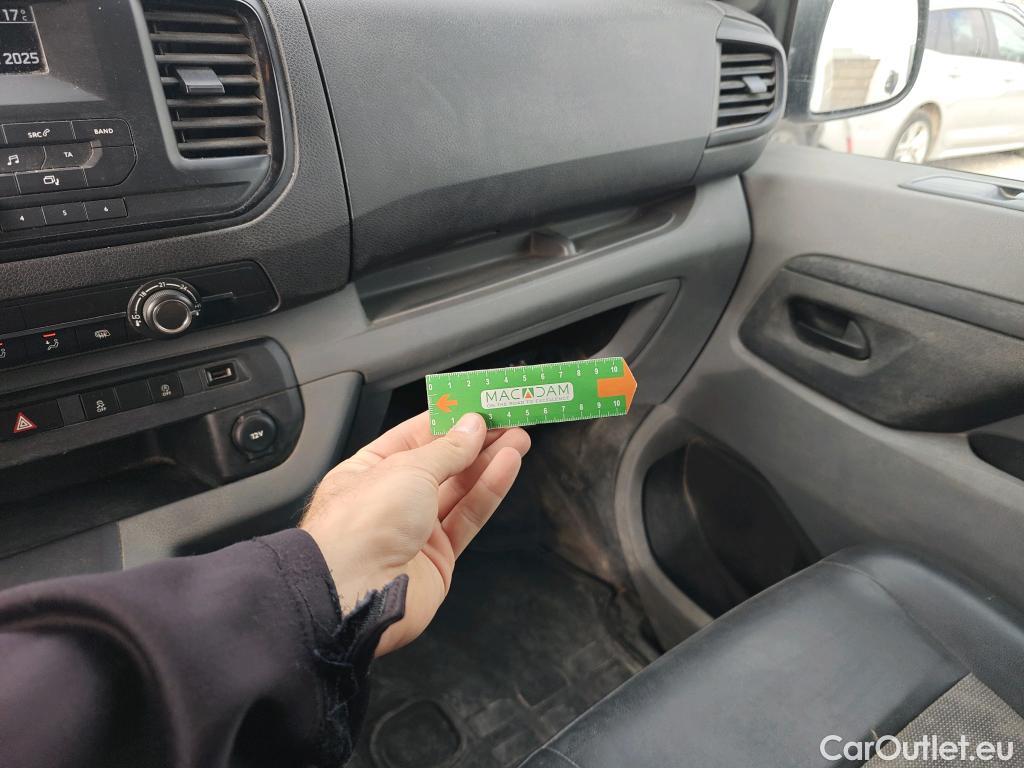  Opel  Vivaro OPEL  / 2019 / 4P / furgón 1.5 Diésel 74kW(100CV)M Std Exp #60