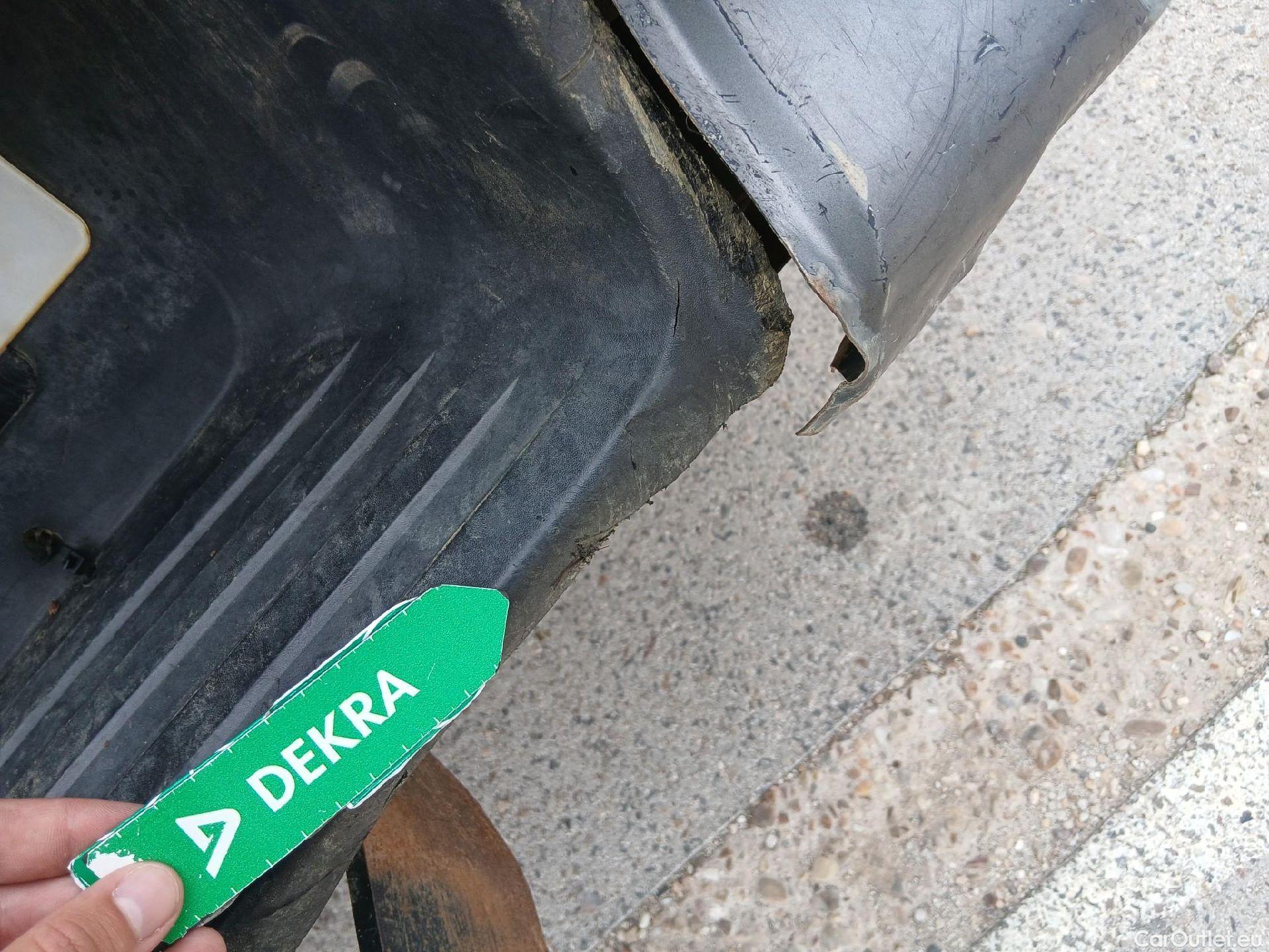  Toyota  Hilux TOYOTA  / 2016 / 4P / pickup 2.4 D-4D Cabina Doble GX #31