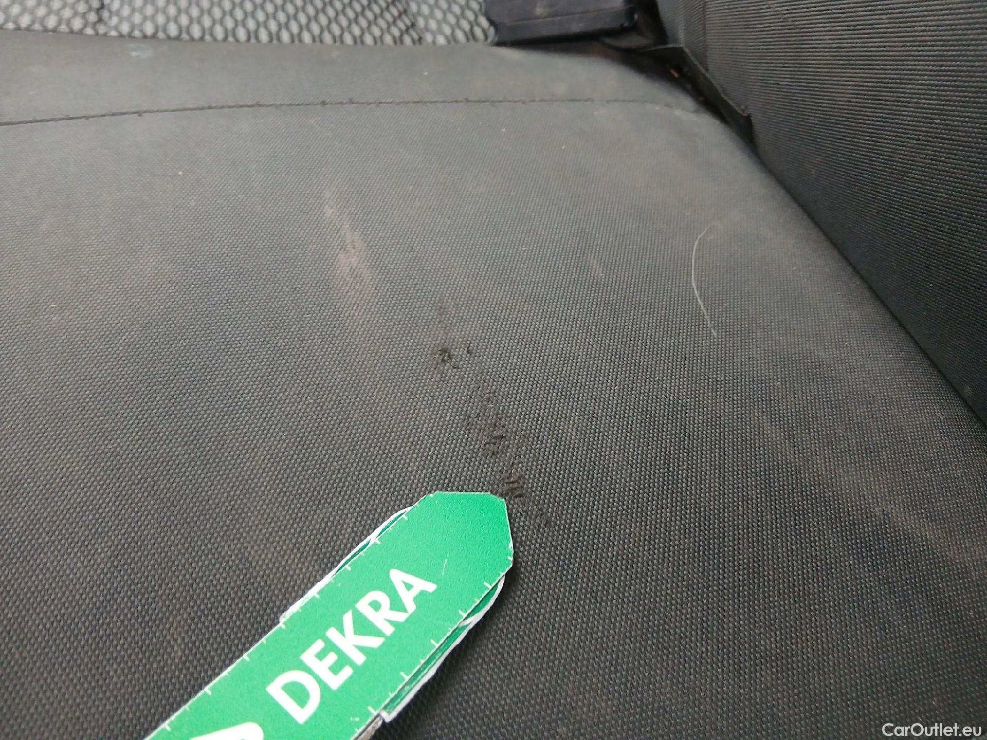  Toyota  Hilux TOYOTA  / 2016 / 4P / pickup 2.4 D-4D Cabina Doble GX #3