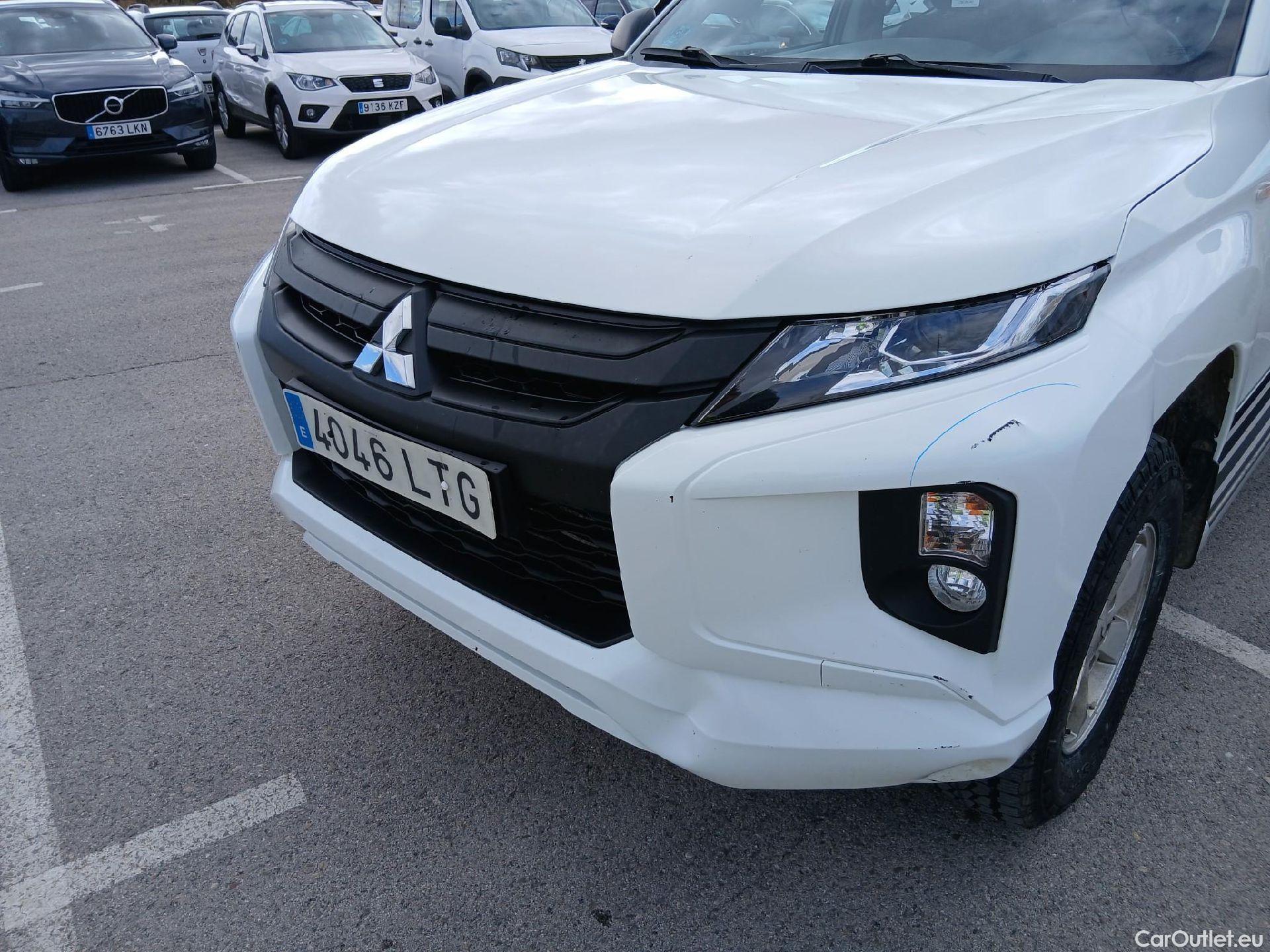  Mitsubishi  L200 MITSUBISHI  / 2019 / 4P / pickup doble cabina D/C 220 DI-D M-Pro #13