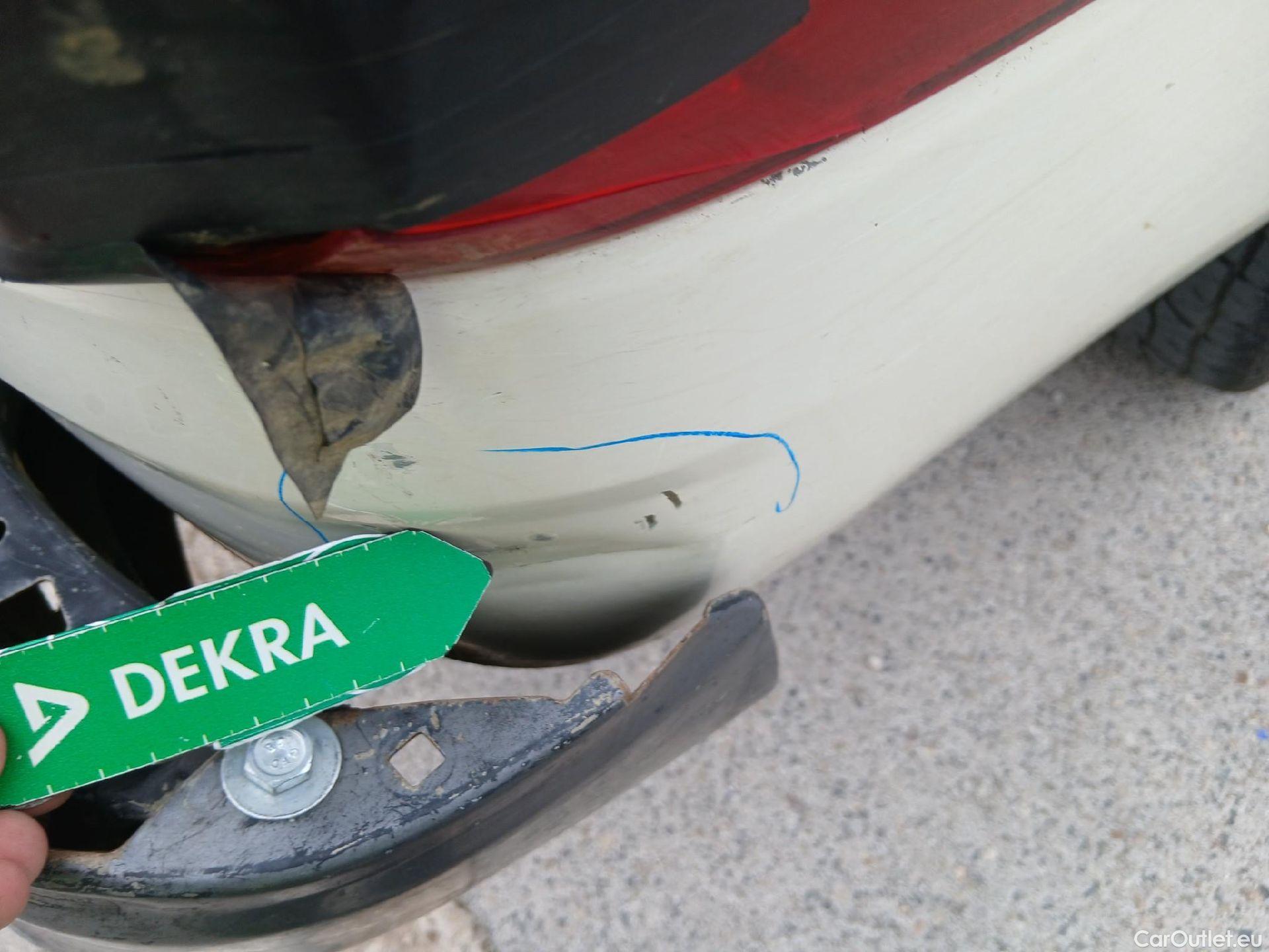  Toyota  Hilux TOYOTA  / 2016 / 4P / pickup 2.4 D-4D Cabina Doble GX #40