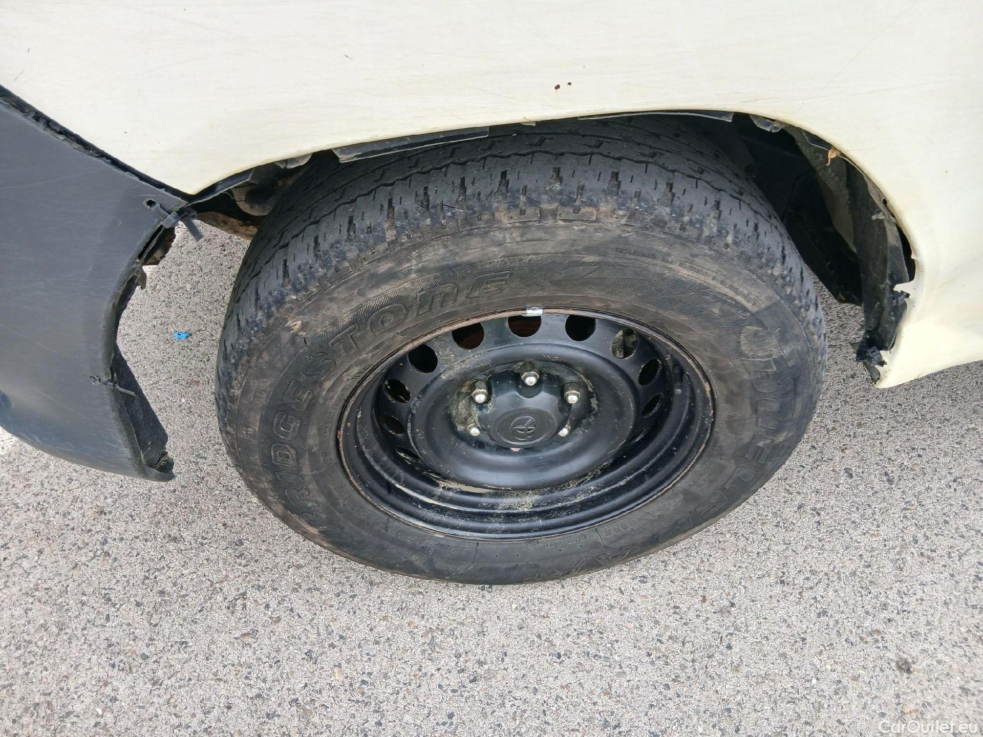  Toyota  Hilux TOYOTA  / 2016 / 4P / pickup 2.4 D-4D Cabina Doble GX #8