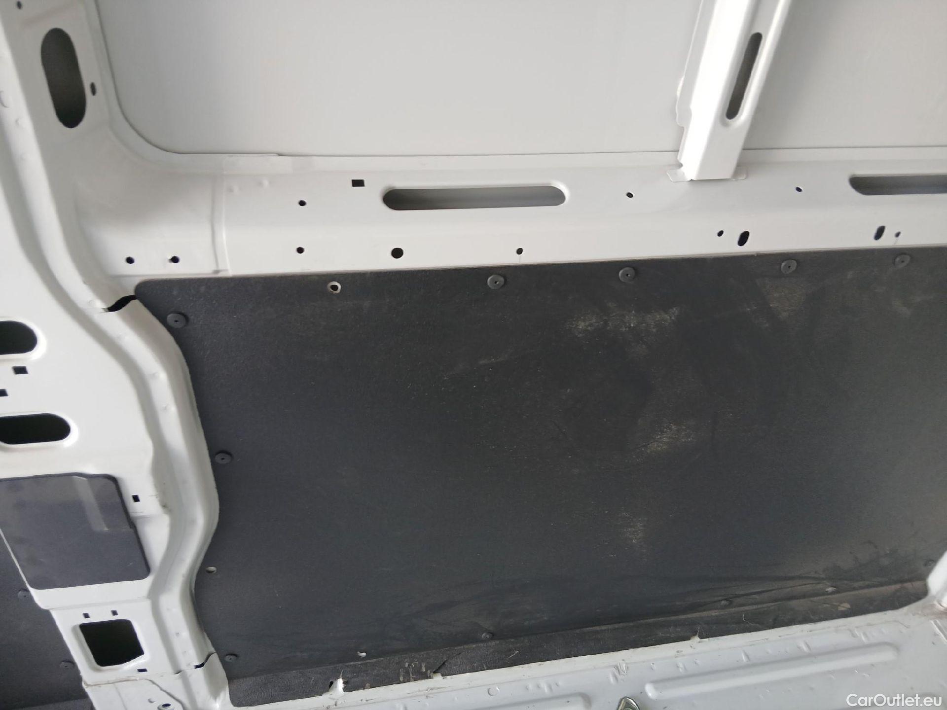  Opel  Movano OPEL  / 2021 / 4P / Furgón Base L2H2 3.5T 2.2 BHDi 88kW #11