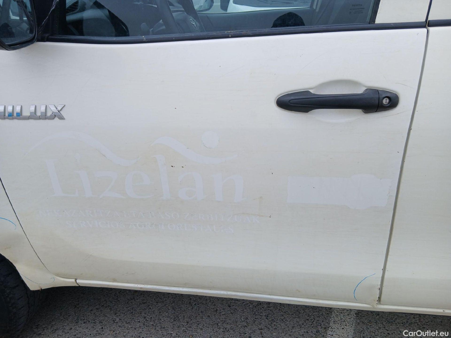  Toyota  Hilux TOYOTA  / 2016 / 4P / pickup 2.4 D-4D Cabina Doble GX #23