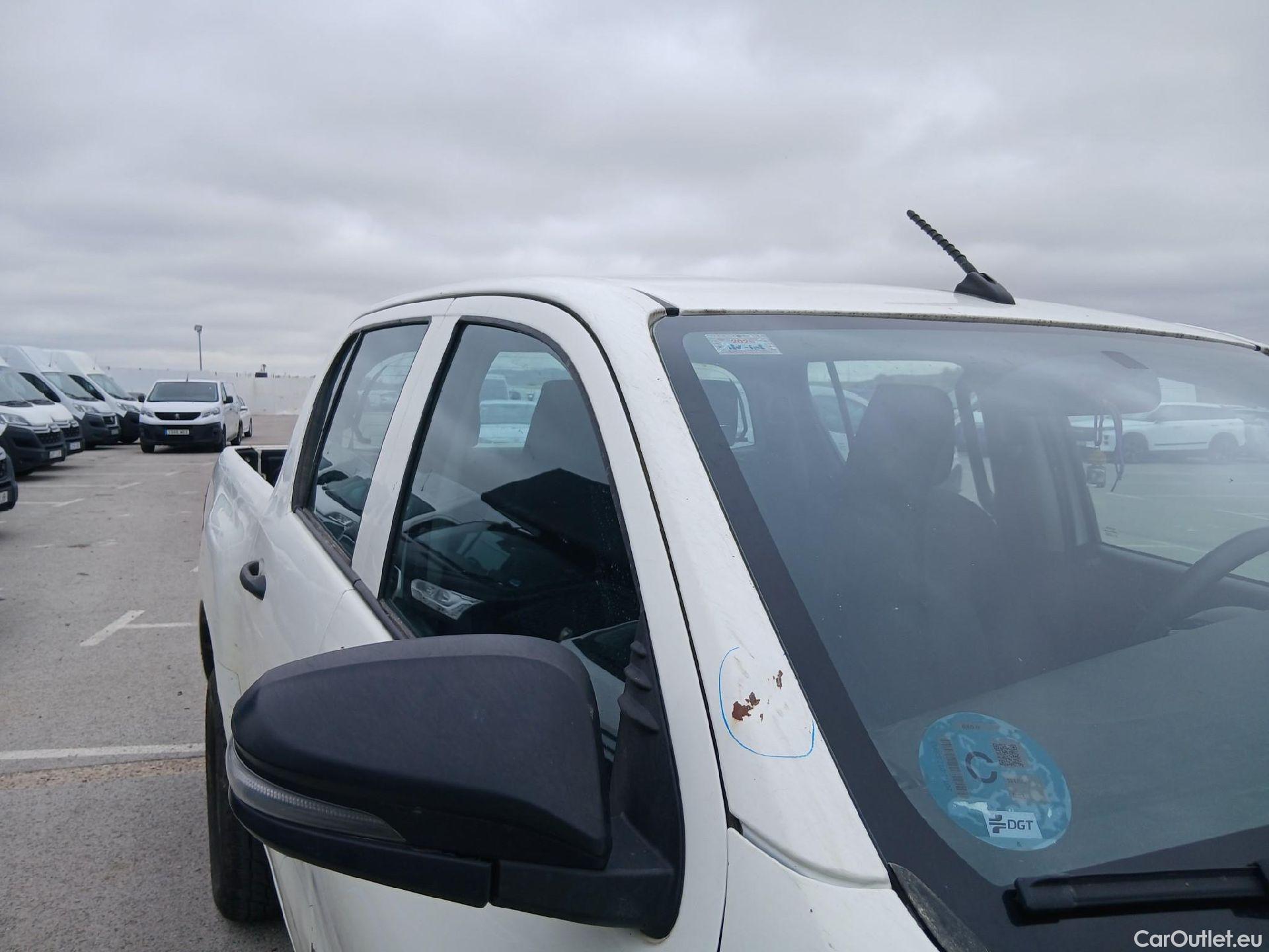  Toyota  Hilux TOYOTA  / 2016 / 4P / pickup 2.4 D-4D Cabina Doble GX #52