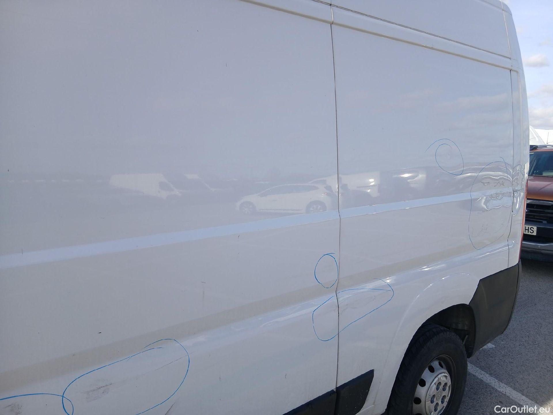  Opel  Movano OPEL  / 2021 / 4P / Furgón Base L2H2 3.5T 2.2 BHDi 88kW #26