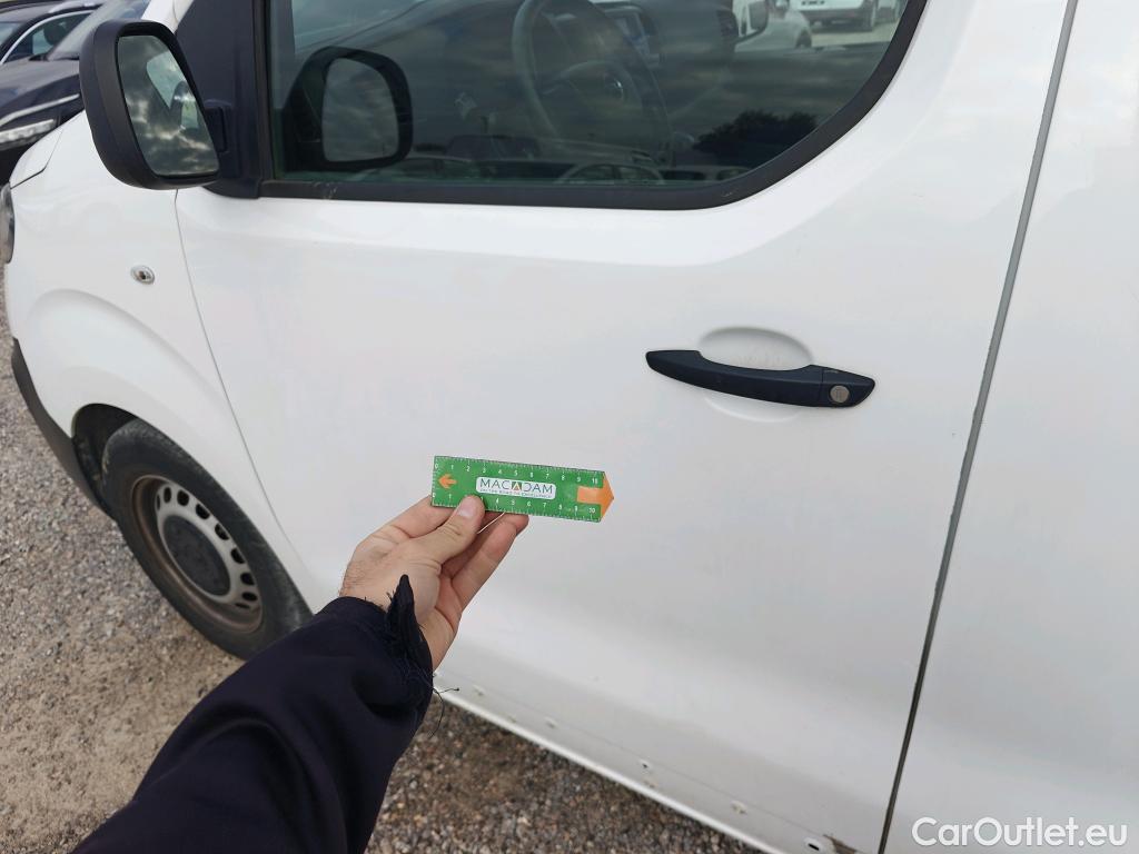  Opel  Vivaro OPEL  / 2019 / 4P / furgón 1.5 Diésel 74kW(100CV)M Std Exp #27