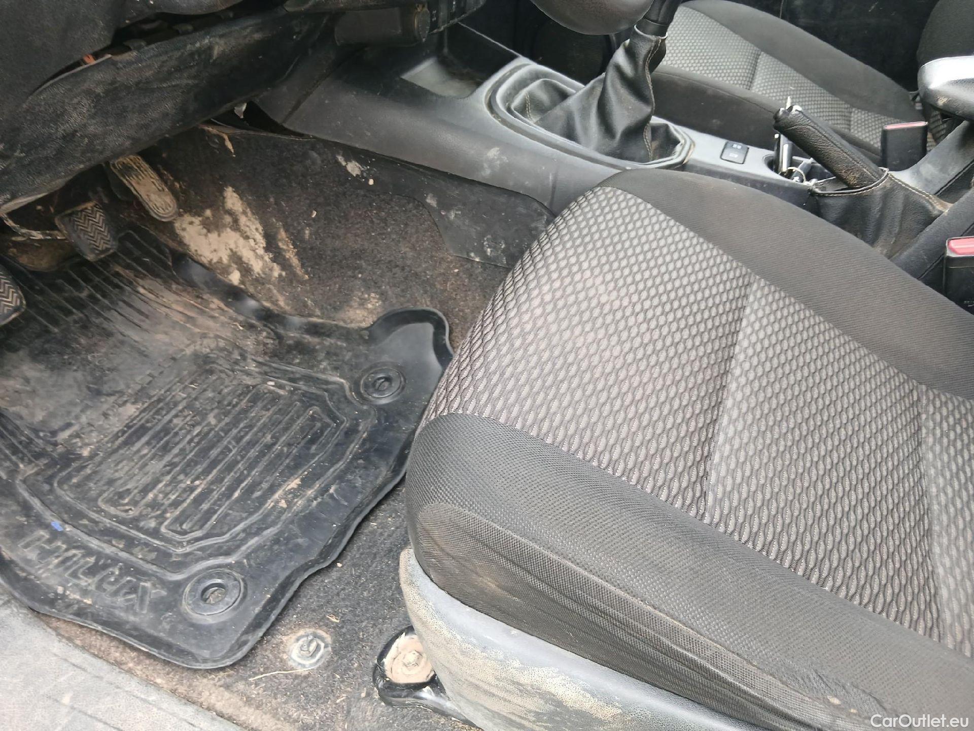  Toyota  Hilux TOYOTA  / 2016 / 4P / pickup 2.4 D-4D Cabina Doble GX #1