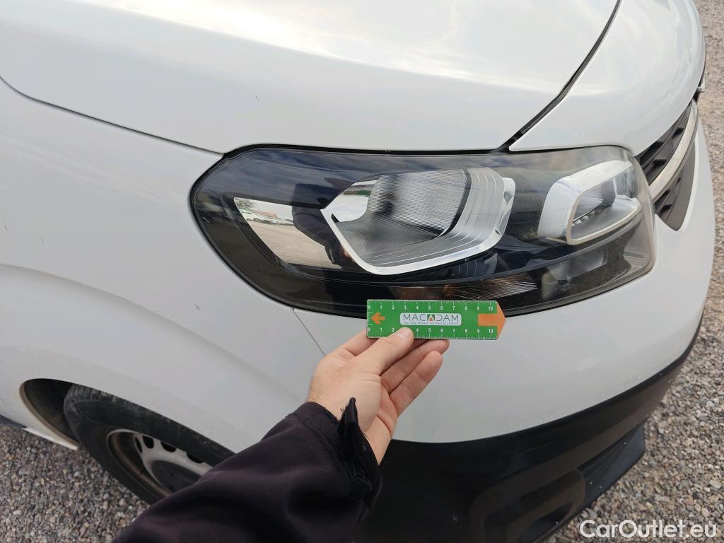  Opel  Vivaro OPEL  / 2019 / 4P / furgón 1.5 Diésel 74kW(100CV)M Std Exp #69