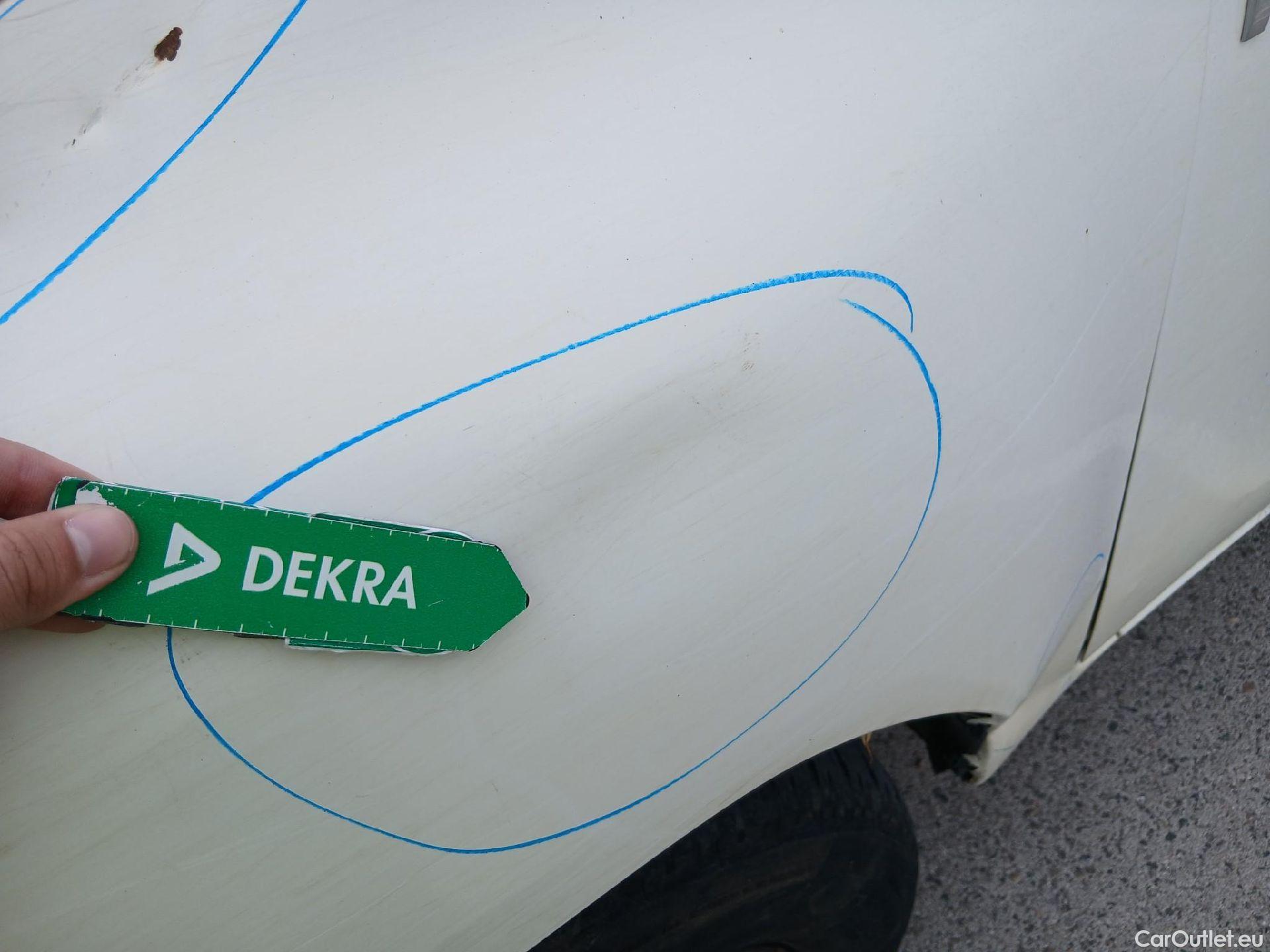  Toyota  Hilux TOYOTA  / 2016 / 4P / pickup 2.4 D-4D Cabina Doble GX #19