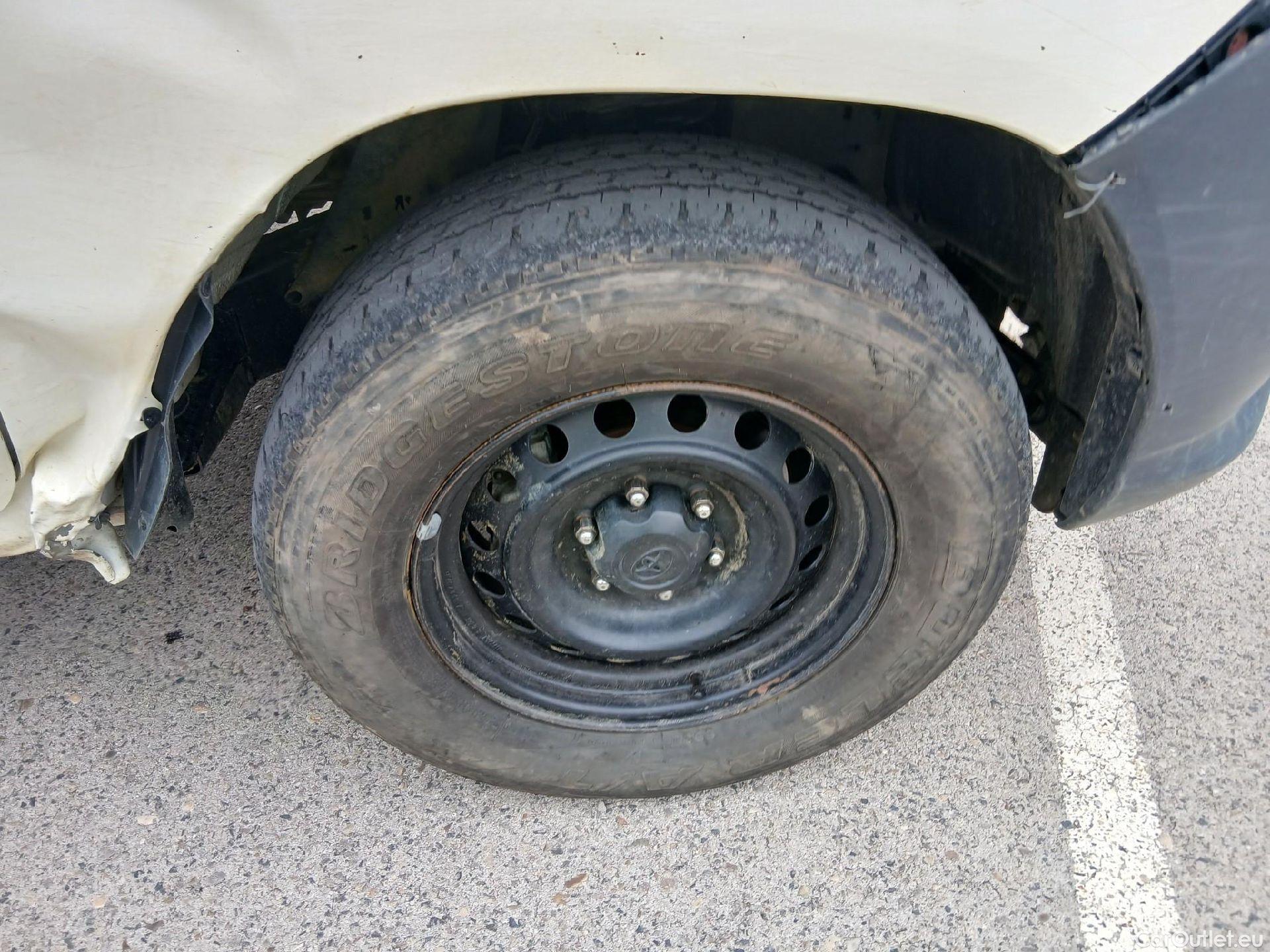  Toyota  Hilux TOYOTA  / 2016 / 4P / pickup 2.4 D-4D Cabina Doble GX #14