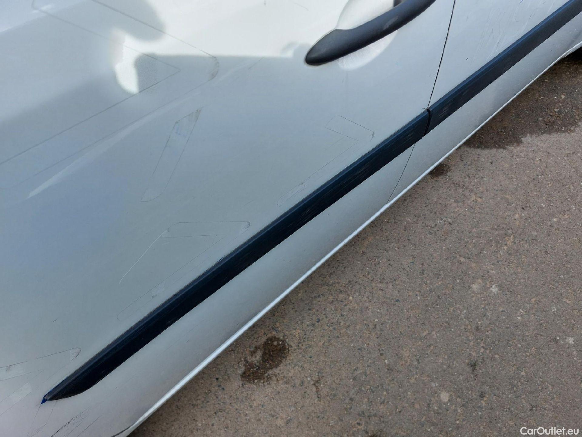  Renault  Kangoo RENAULT  Furgón/2013/3P/furgón derivado de turismo Profesional Blue dCi 70kW (95CV) #28