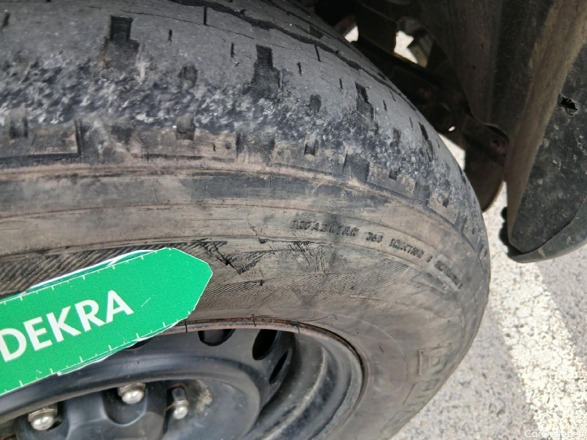  Toyota  Hilux TOYOTA  / 2016 / 4P / pickup 2.4 D-4D Cabina Doble GX #13