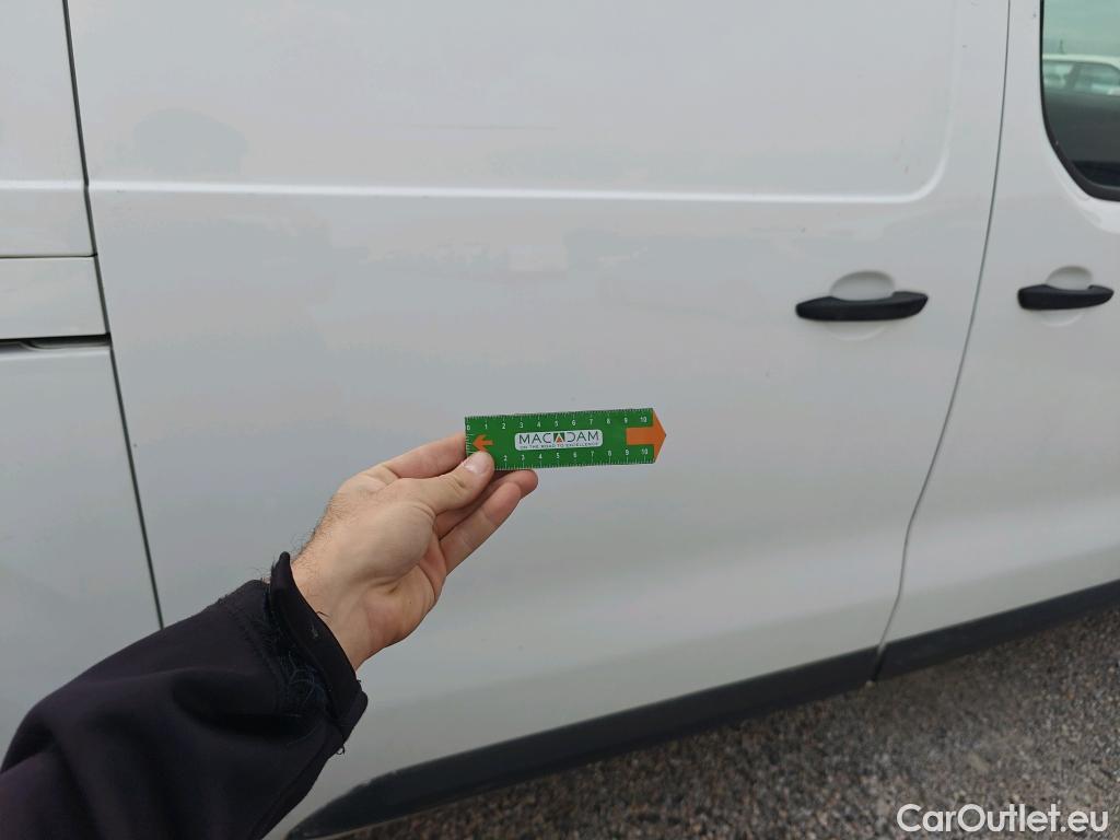  Opel  Vivaro OPEL  / 2019 / 4P / furgón 1.5 Diésel 74kW(100CV)M Std Exp #14