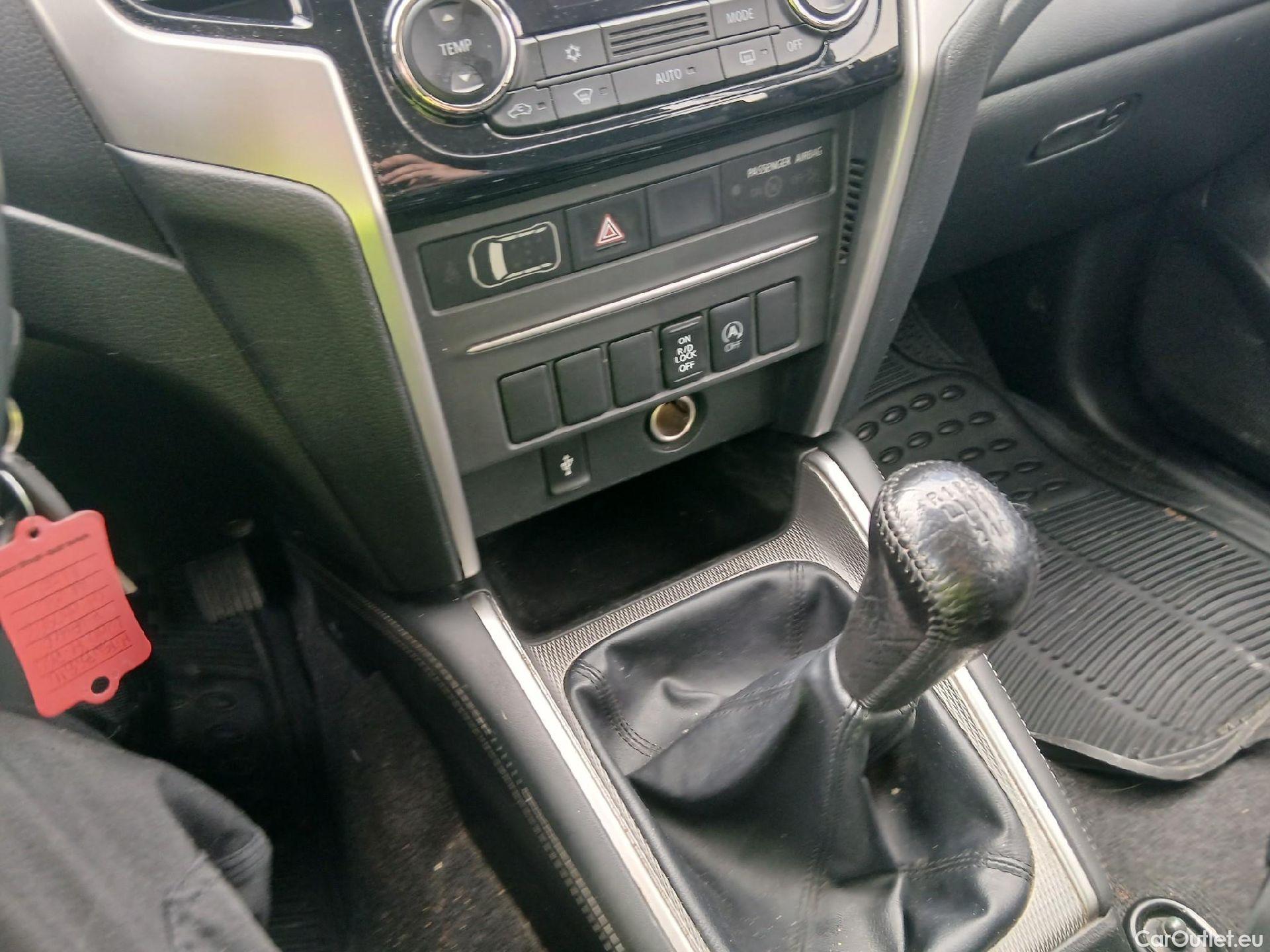  Mitsubishi  L200 MITSUBISHI  / 2019 / 4P / pickup doble cabina D/C 220 DI-D M-Pro #39