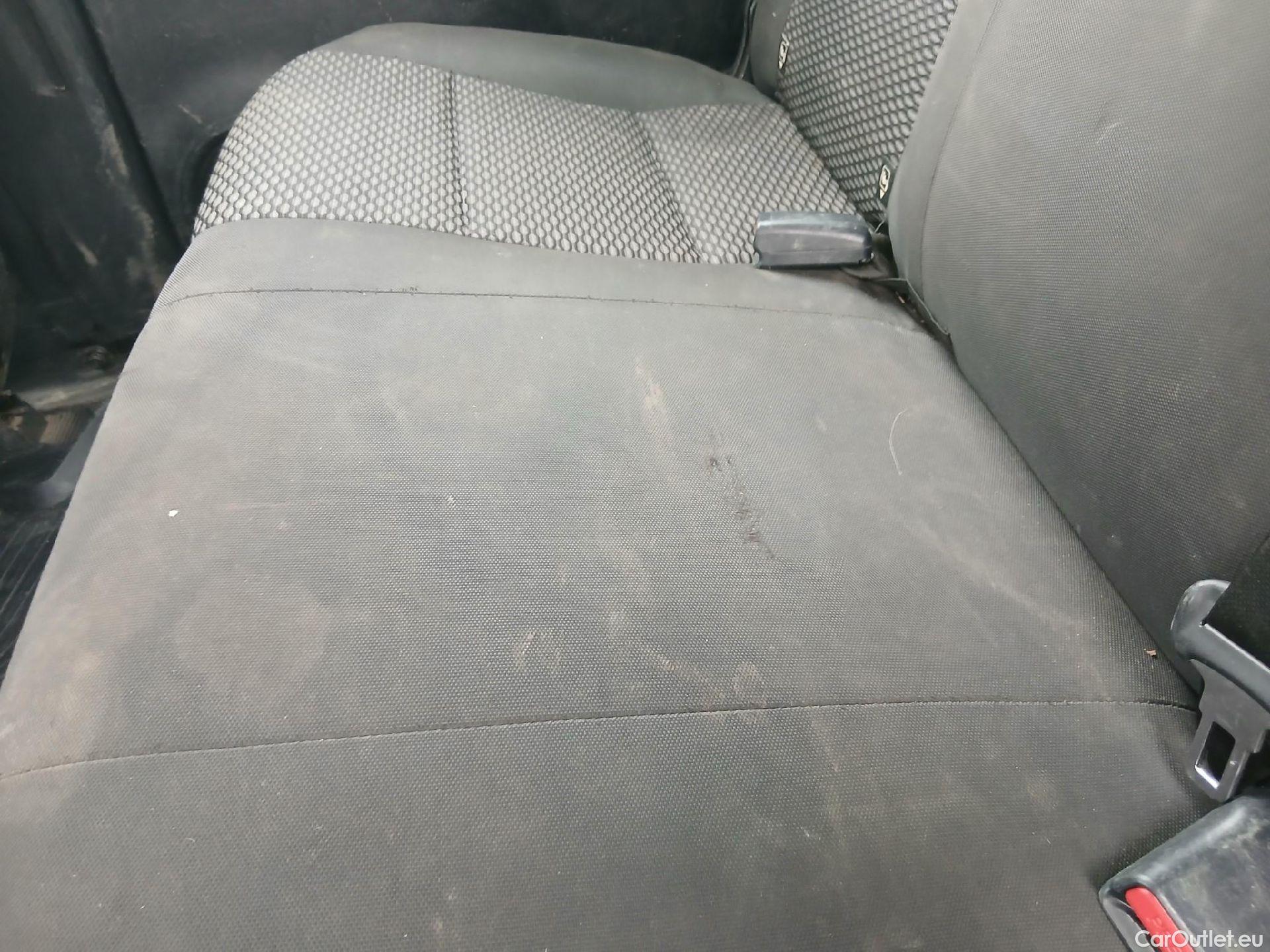  Toyota  Hilux TOYOTA  / 2016 / 4P / pickup 2.4 D-4D Cabina Doble GX #4