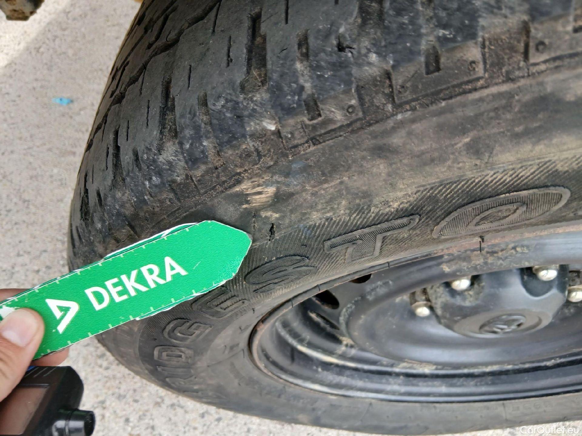  Toyota  Hilux TOYOTA  / 2016 / 4P / pickup 2.4 D-4D Cabina Doble GX #7