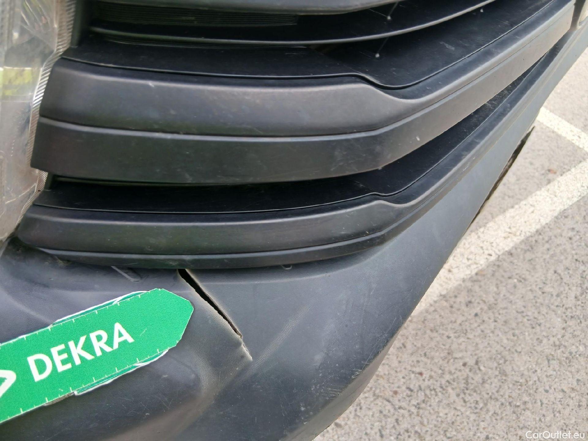  Toyota  Hilux TOYOTA  / 2016 / 4P / pickup 2.4 D-4D Cabina Doble GX #18