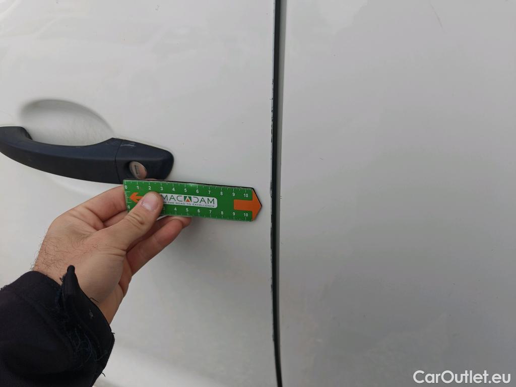  Opel  Vivaro OPEL  / 2019 / 4P / furgón 1.5 Diésel 74kW(100CV)M Std Exp #29