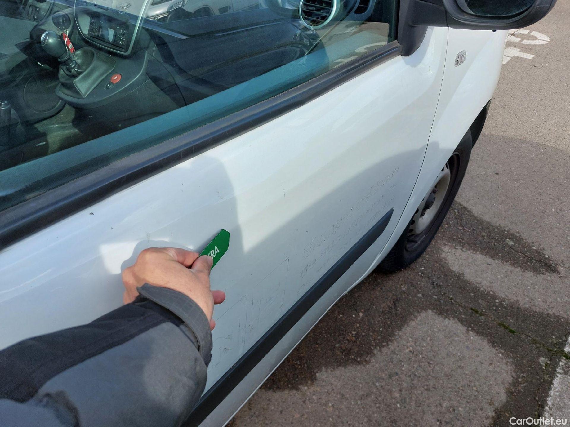  Renault  Kangoo RENAULT  Furgón/2013/3P/furgón derivado de turismo Profesional Blue dCi 70kW (95CV) #32