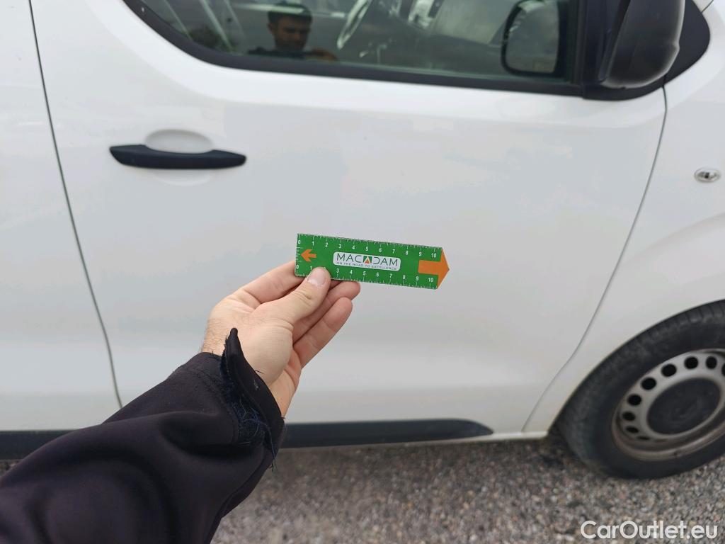  Opel  Vivaro OPEL  / 2019 / 4P / furgón 1.5 Diésel 74kW(100CV)M Std Exp #32