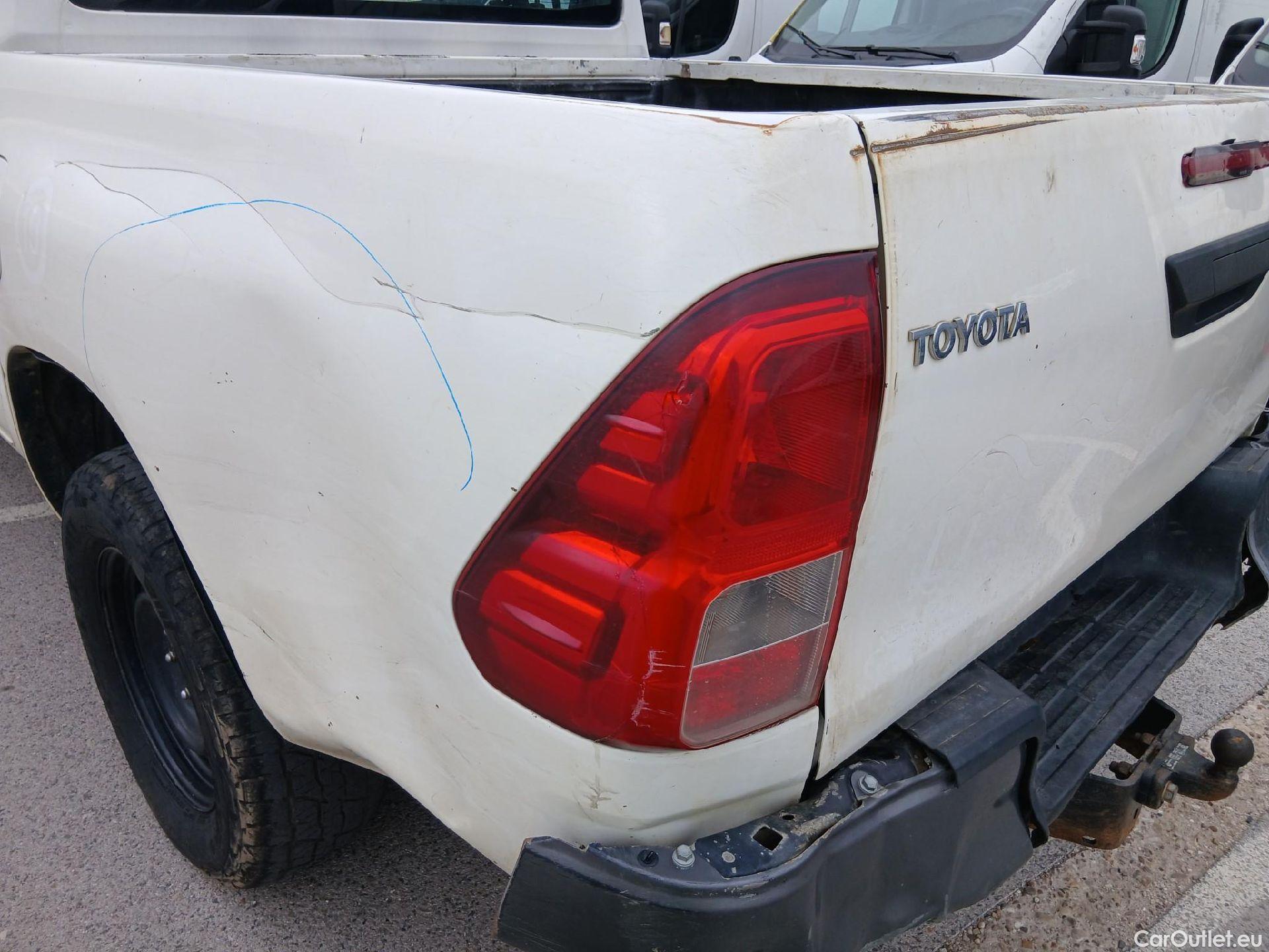  Toyota  Hilux TOYOTA  / 2016 / 4P / pickup 2.4 D-4D Cabina Doble GX #27