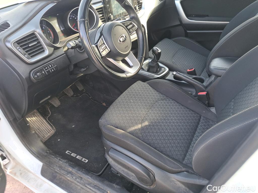  KIA  Cee'd KIA Ceed / 2018 / 5P / berlina con portón 1.6 MHEV iMT 100kW (136CV) Drive #27