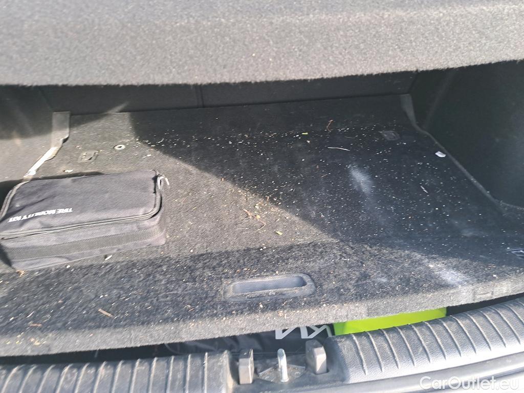  KIA  Cee'd KIA Ceed / 2018 / 5P / berlina con portón 1.6 MHEV iMT 100kW (136CV) Drive #25