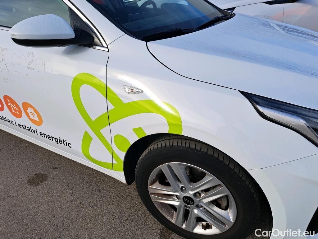  KIA  Cee'd KIA Ceed / 2018 / 5P / berlina con portón 1.6 MHEV iMT 100kW (136CV) Drive #36