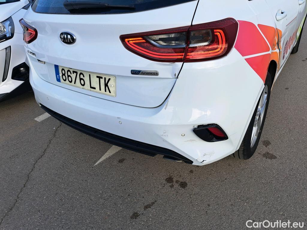  KIA  Cee'd KIA Ceed / 2018 / 5P / berlina con portón 1.6 MHEV iMT 100kW (136CV) Drive #17