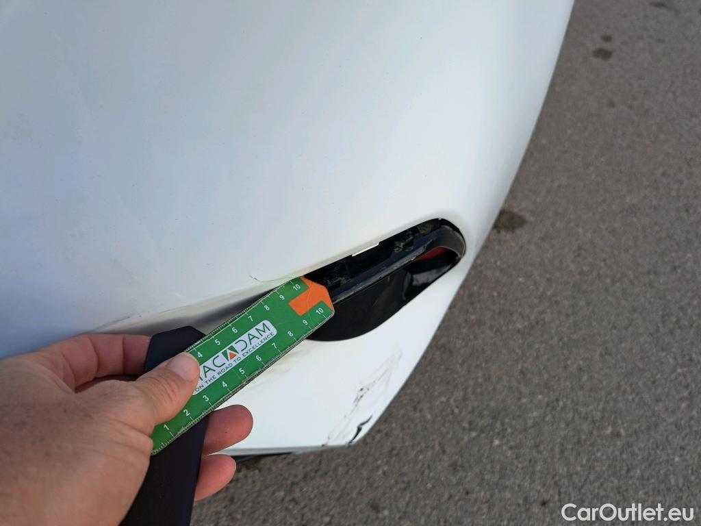  KIA  Cee'd KIA Ceed / 2018 / 5P / berlina con portón 1.6 MHEV iMT 100kW (136CV) Drive #24