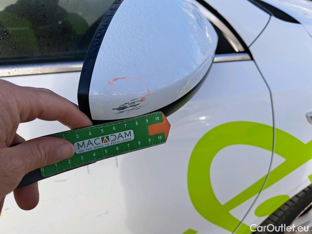  KIA  Cee'd KIA Ceed / 2018 / 5P / berlina con portón 1.6 MHEV iMT 100kW (136CV) Drive #33