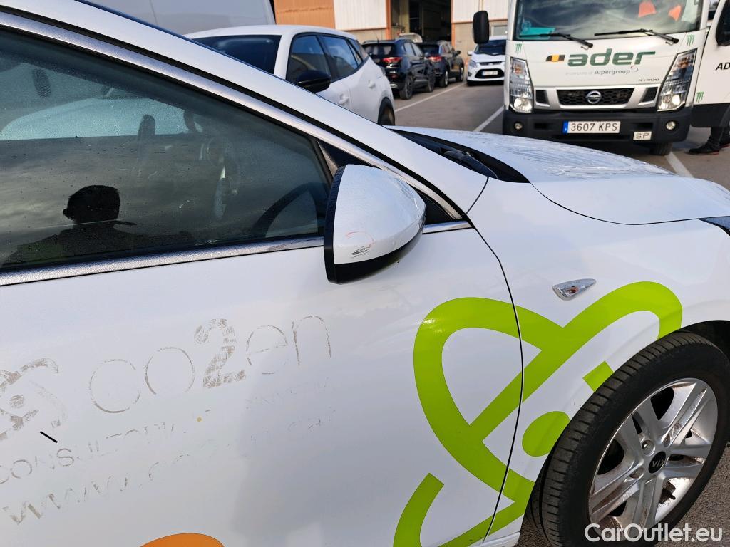  KIA  Cee'd KIA Ceed / 2018 / 5P / berlina con portón 1.6 MHEV iMT 100kW (136CV) Drive #32