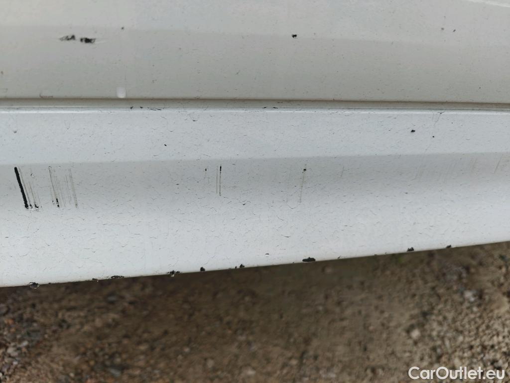  Bmw  Serie 1 BMW  / 2019 / 5P / berlina con portón 116d #23