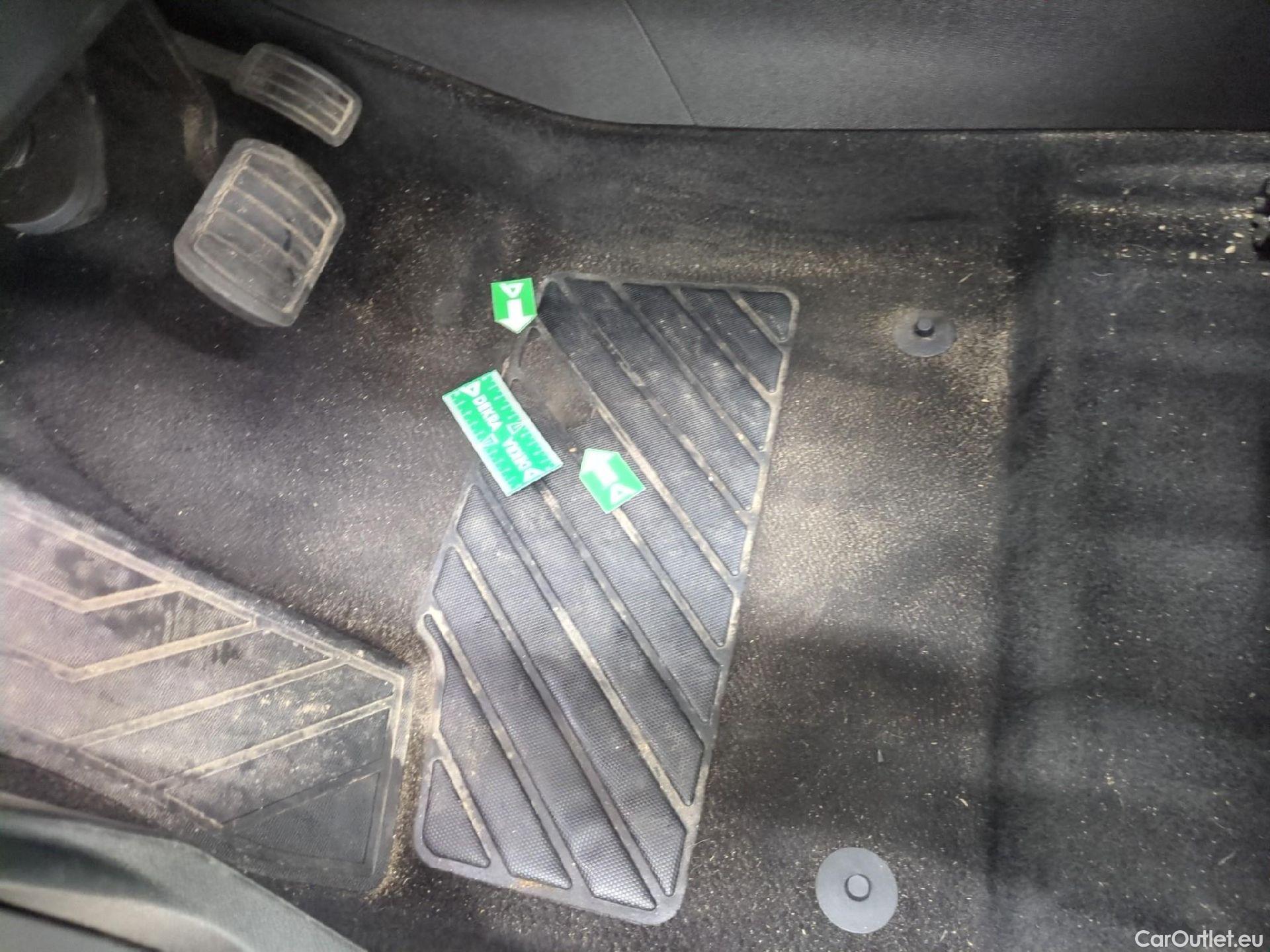  Peugeot  3008  Allure Pack 1.5 HDi 130CV BVA8 E6d #2