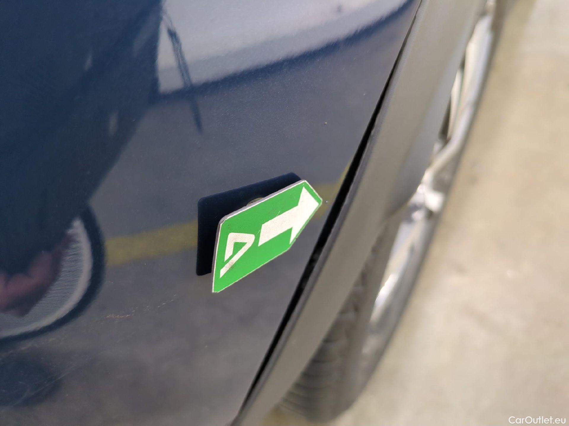  Peugeot  3008  Allure Pack 1.5 HDi 130CV BVA8 E6d #38