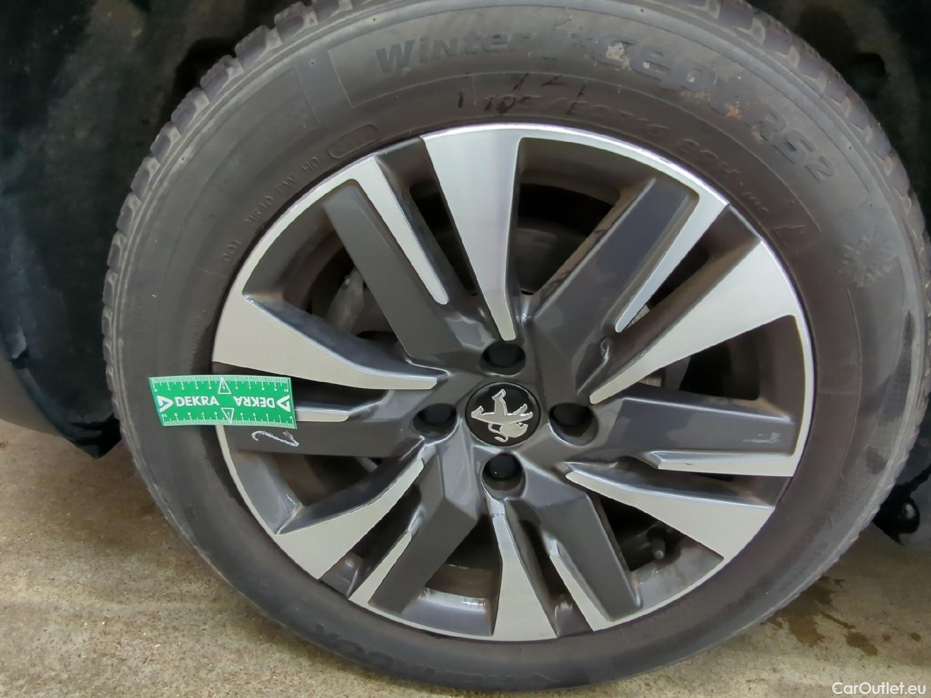  Peugeot  2008  Allure Business 1.2 PureTech 130CV BVA6 E6dT #13