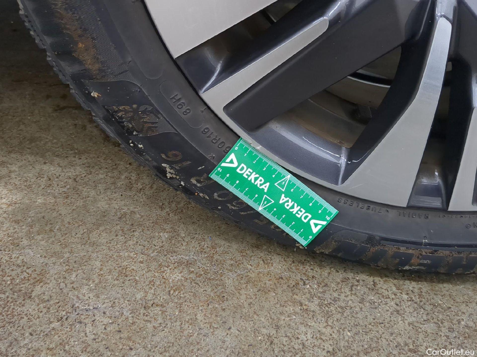  Peugeot  2008  Allure Business 1.2 PureTech 130CV BVA6 E6dT #17