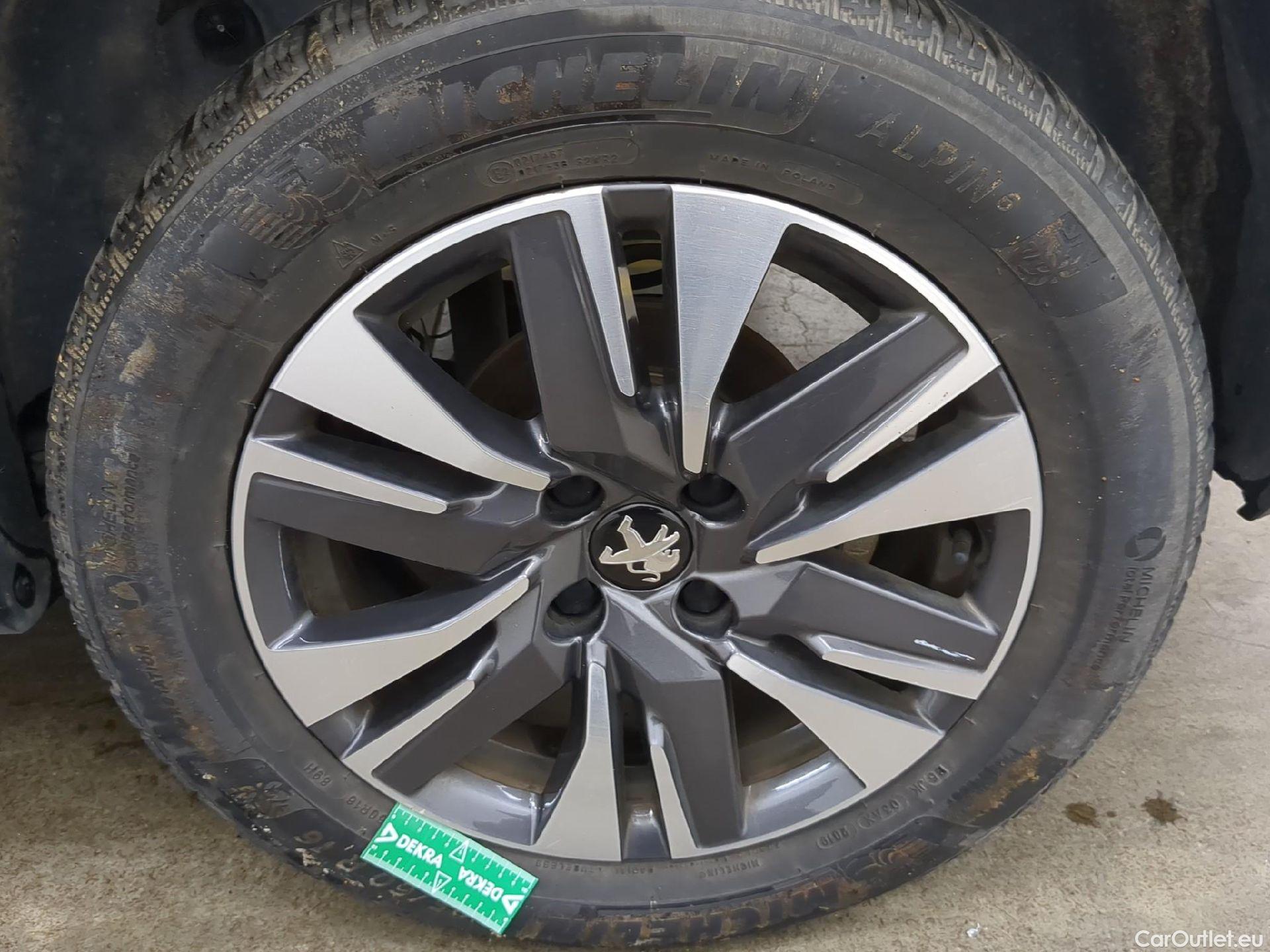  Peugeot  2008  Allure Business 1.2 PureTech 130CV BVA6 E6dT #16