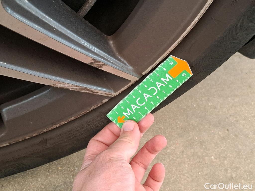  Mercedes  GLA MERCEDES-BENZ  / 2020 / 5P / SUV 1.3  250 e AMG LINE DCT #24