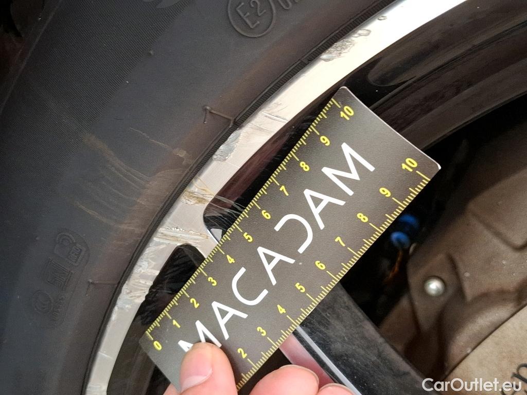  Mercedes  G-Klasee MERCEDES-BENZ GLC / 2019 / 5P / SUV 2.0 GLC 300 DE AMG LINE 4MATIC #24