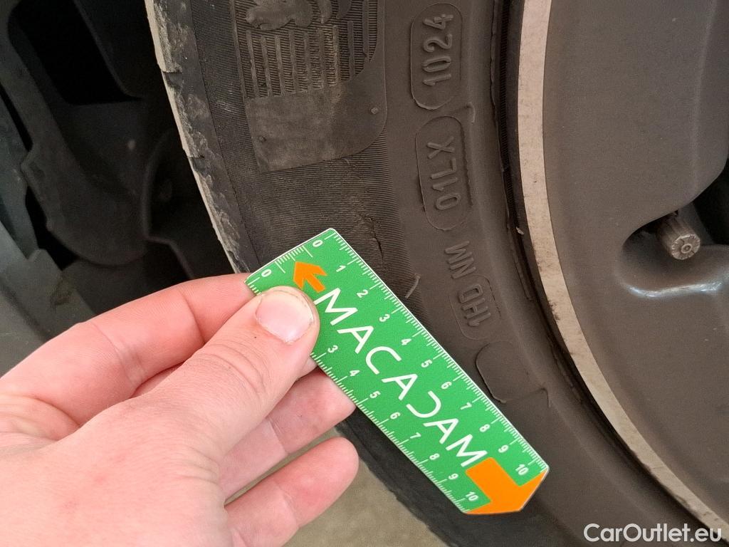  Mercedes  GLA MERCEDES-BENZ  / 2020 / 5P / SUV 1.3  250 e AMG LINE DCT #8